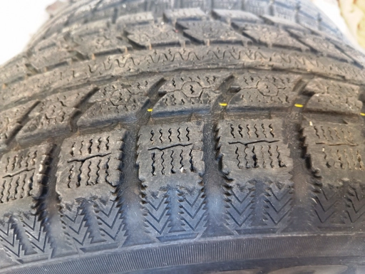 Шины Toyo 235/65R18 б.у. зима комплект